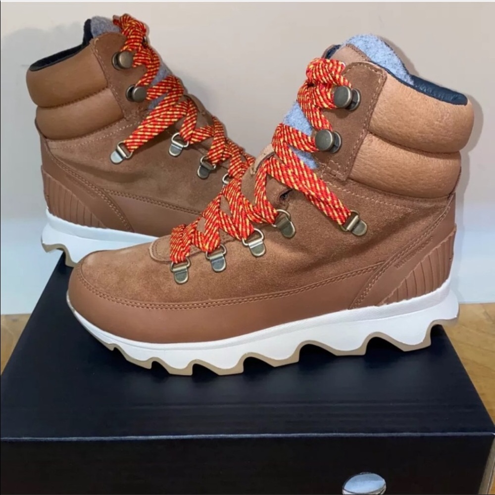 NWT Sorel Conquest Kinetic boots in 7